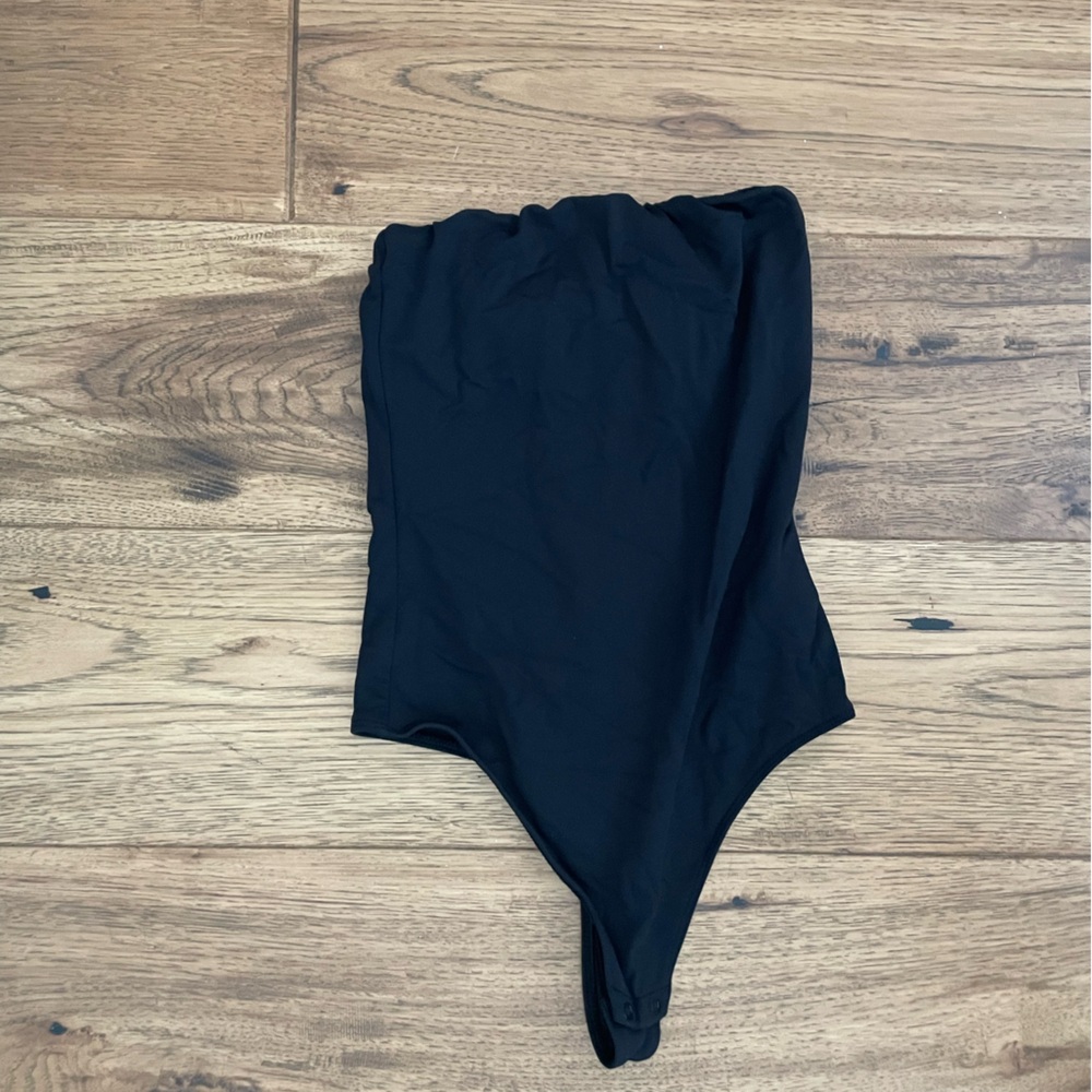 Strapless aritiza contour body suit